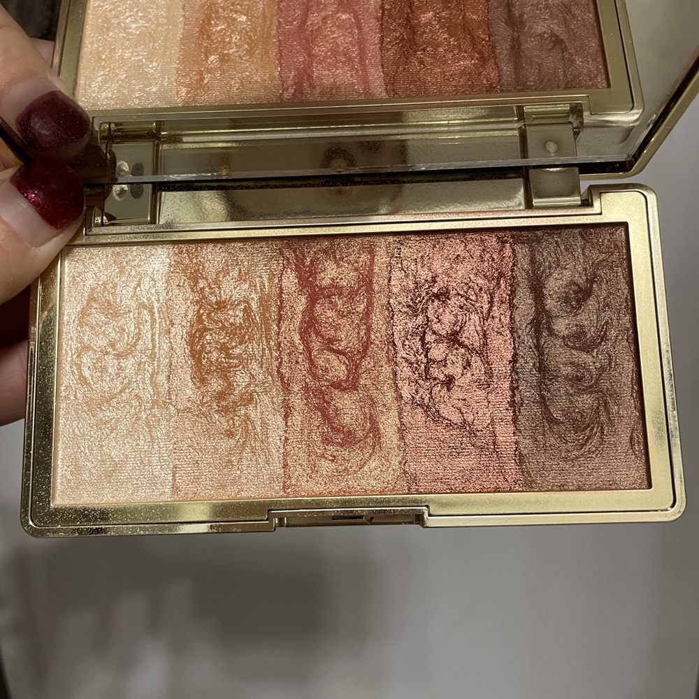 EUC bronzer/highlight pallet!